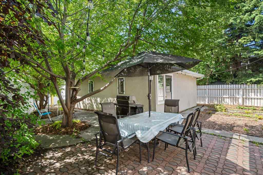 MLS® A2259847 - 3251 Bearspaw Drive NW in Brentwood Calgary, Residential