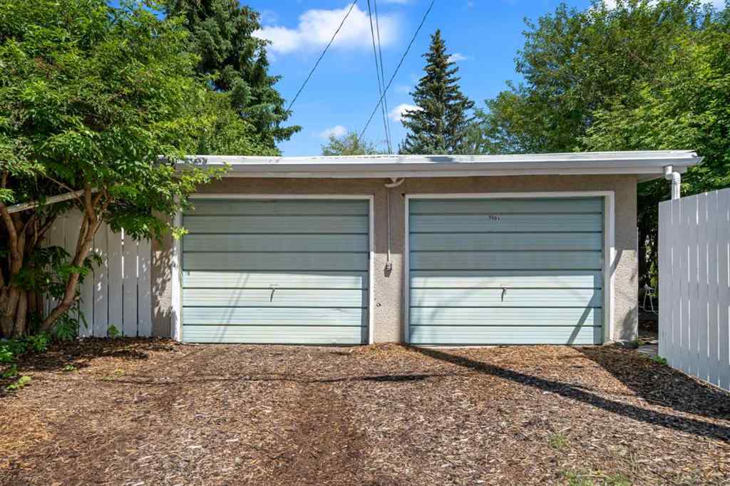 MLS® A2259847 - 3251 Bearspaw Drive NW in Brentwood Calgary, Residential