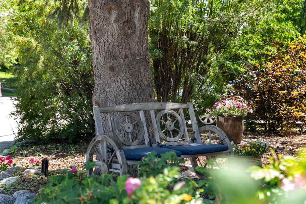 MLS® A2259847 - 3251 Bearspaw Drive NW in Brentwood Calgary, Residential