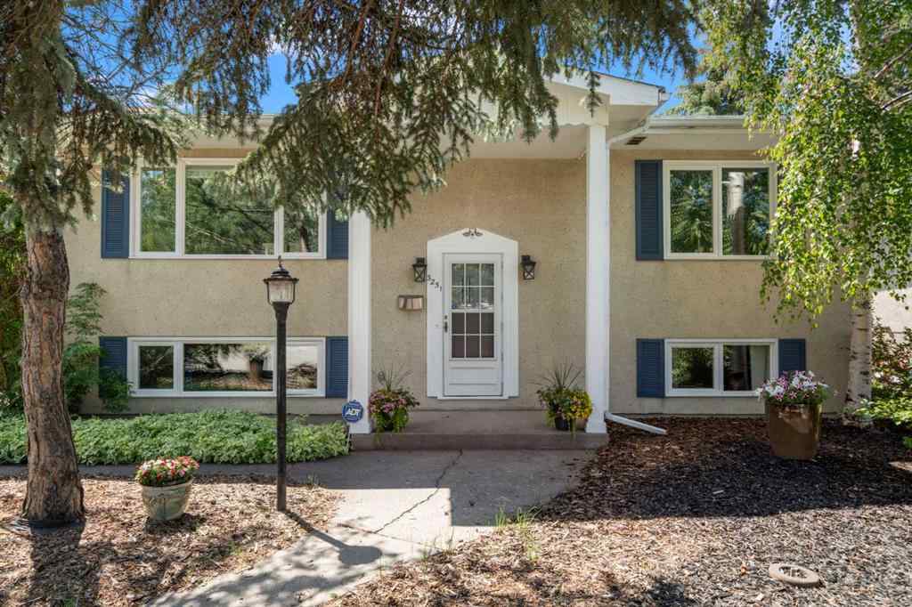 MLS® A2259847 - 3251 Bearspaw Drive NW in Brentwood Calgary, Residential
