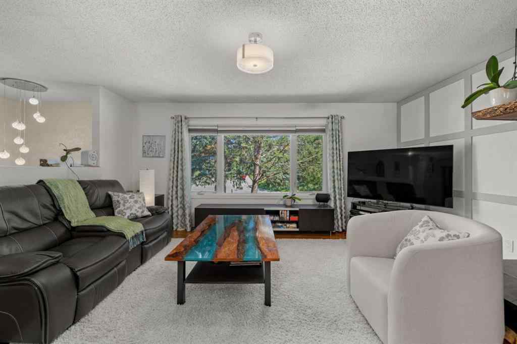 MLS® A2259847 - 3251 Bearspaw Drive NW in Brentwood Calgary, Residential