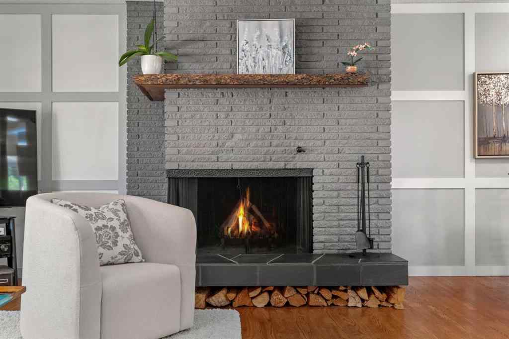 MLS® A2259847 - 3251 Bearspaw Drive NW in Brentwood Calgary, Residential