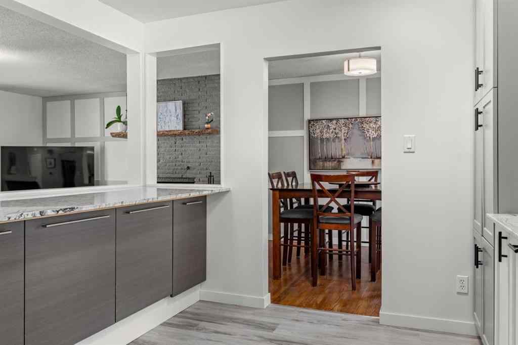 MLS® A2259847 - 3251 Bearspaw Drive NW in Brentwood Calgary, Residential