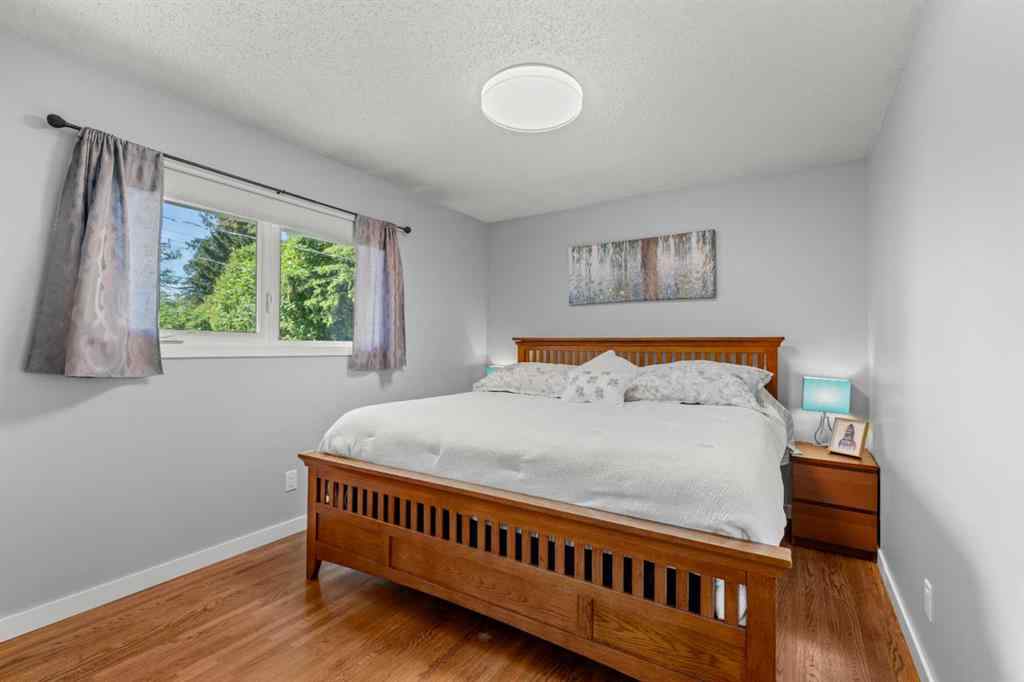 MLS® A2259847 - 3251 Bearspaw Drive NW in Brentwood Calgary, Residential