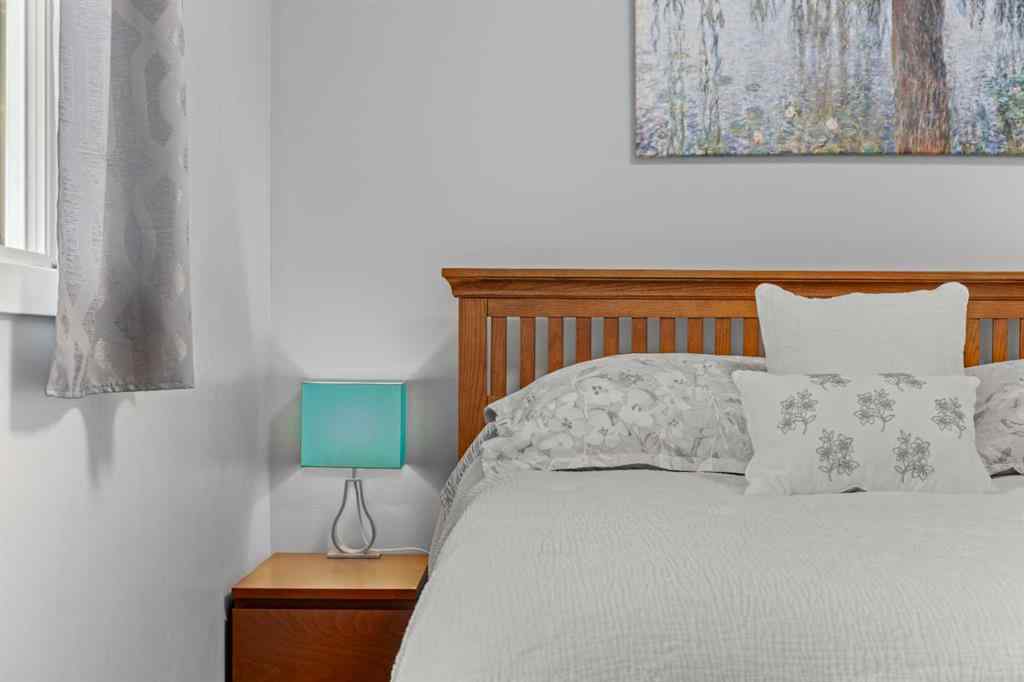 MLS® A2259847 - 3251 Bearspaw Drive NW in Brentwood Calgary, Residential