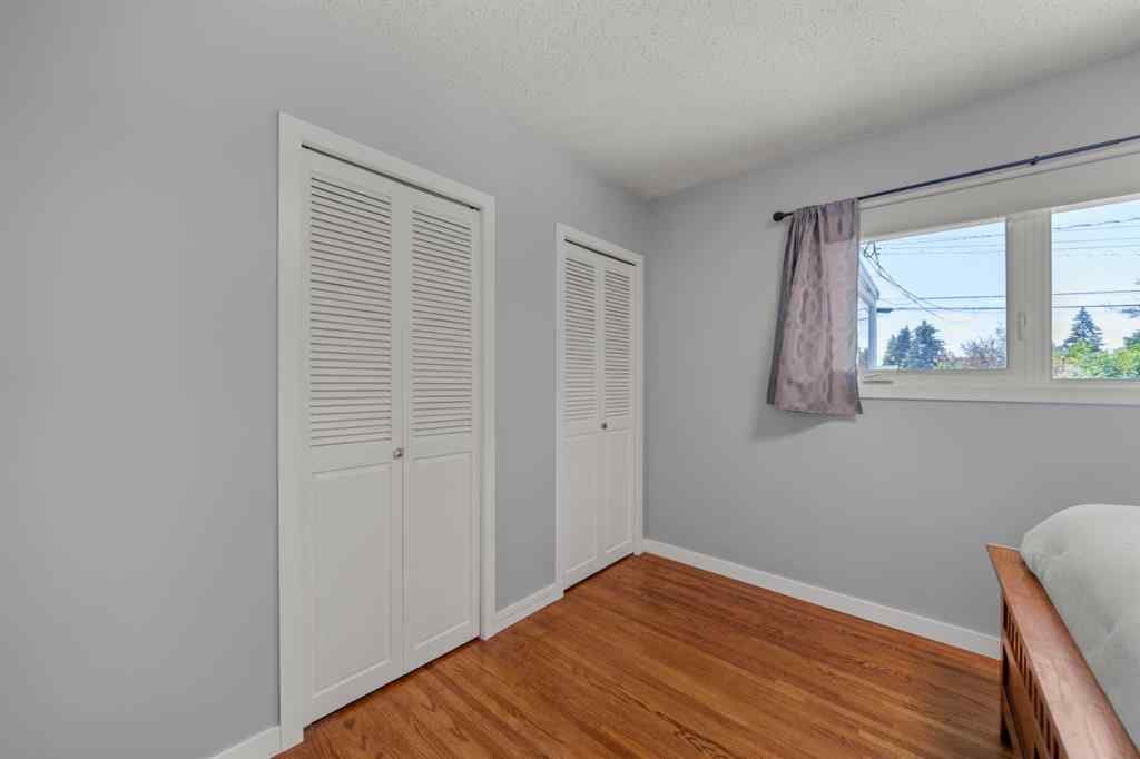 MLS® A2259847 - 3251 Bearspaw Drive NW in Brentwood Calgary, Residential