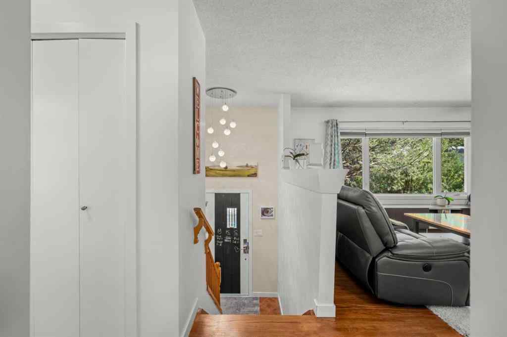 MLS® A2259847 - 3251 Bearspaw Drive NW in Brentwood Calgary, Residential