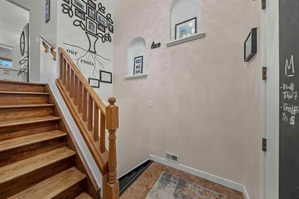 MLS® A2259847 - 3251 Bearspaw Drive NW in Brentwood Calgary, Residential