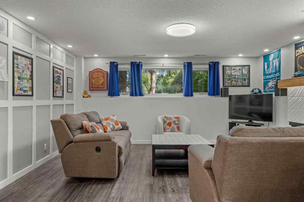 MLS® A2259847 - 3251 Bearspaw Drive NW in Brentwood Calgary, Residential