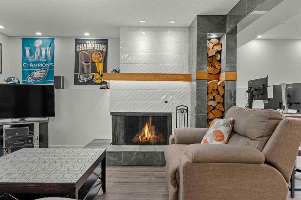 MLS® A2259847 - 3251 Bearspaw Drive NW in Brentwood Calgary, Residential