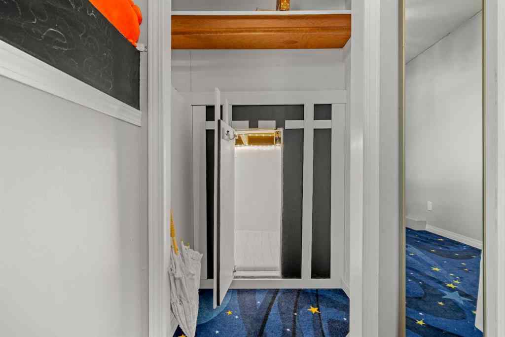 MLS® A2259847 - 3251 Bearspaw Drive NW in Brentwood Calgary, Residential