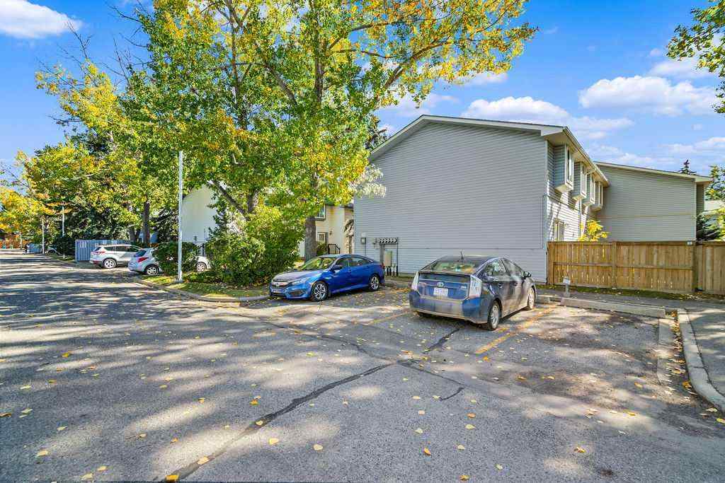 MLS® A2259852 - Unit #14 4810 40 Avenue SW in Glamorgan Calgary, Residential