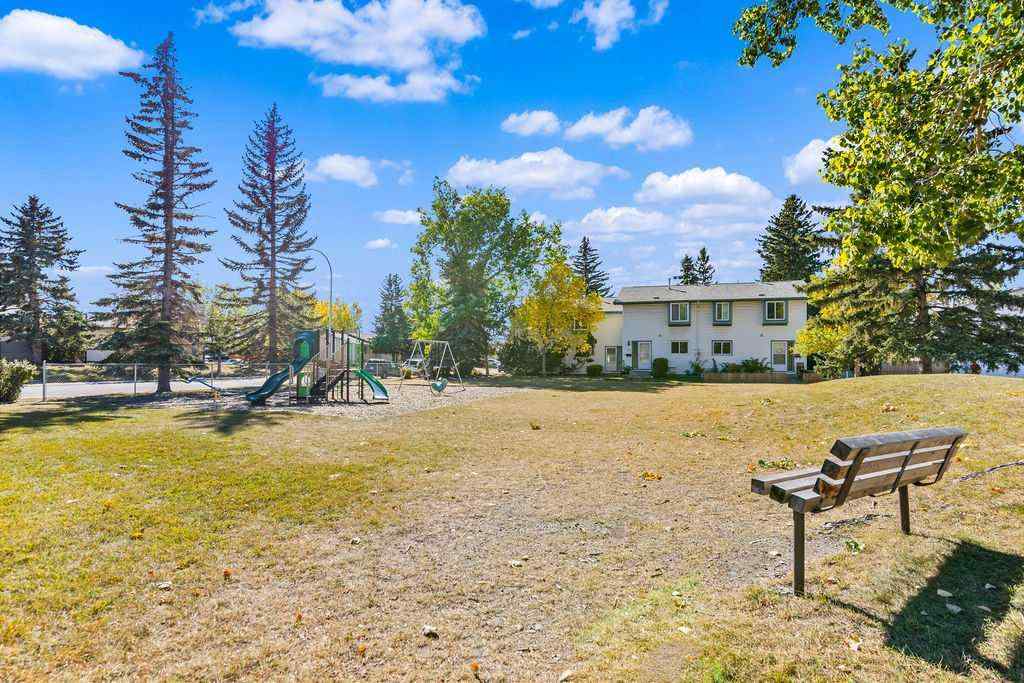 MLS® A2259852 - Unit #14 4810 40 Avenue SW in Glamorgan Calgary, Residential