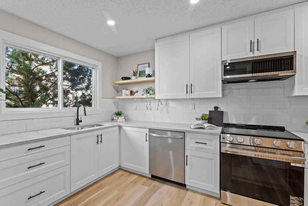 MLS® A2259852 - Unit #14 4810 40 Avenue SW in Glamorgan Calgary, Residential