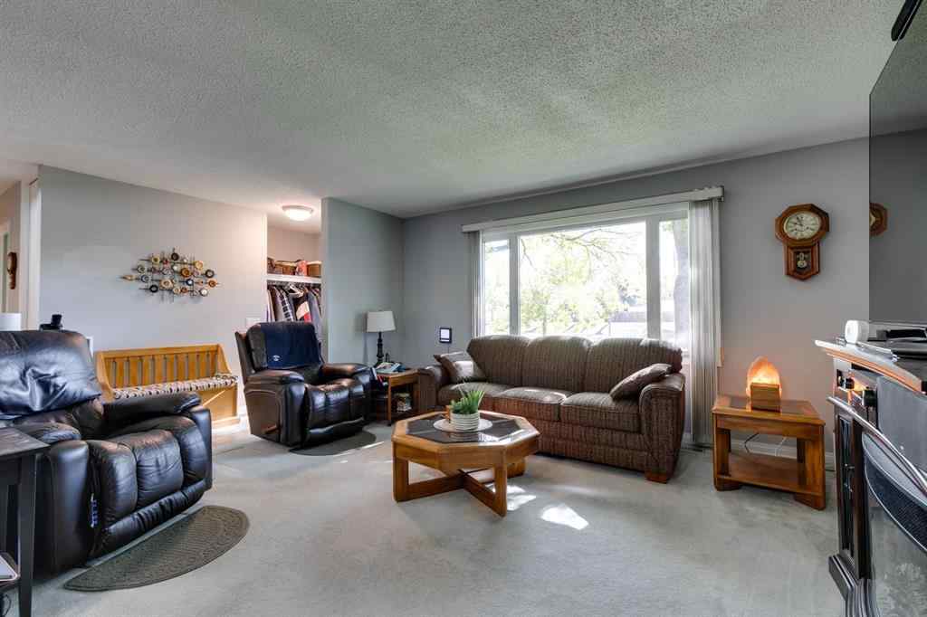 MLS® A2259878 - 360 Malvern Close NE in Marlborough Park Calgary, Residential