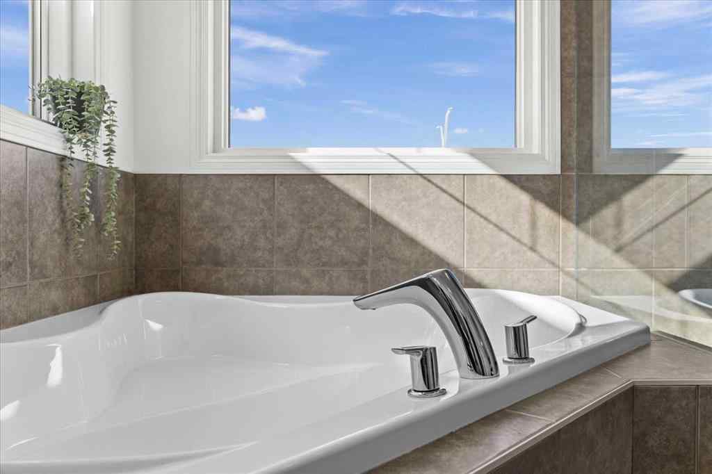 MLS® A2259881 - 195 Hillcrest Circle SW in Hillcrest Airdrie, Residential