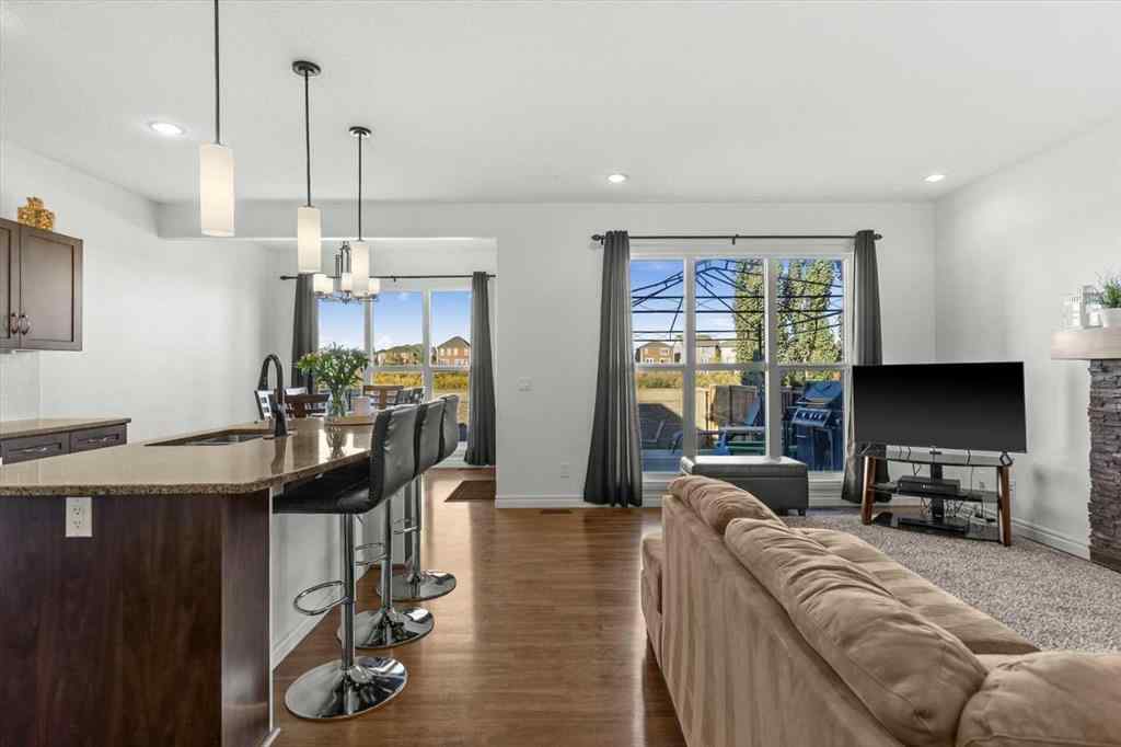 MLS® A2259881 - 195 Hillcrest Circle SW in Hillcrest Airdrie, Residential