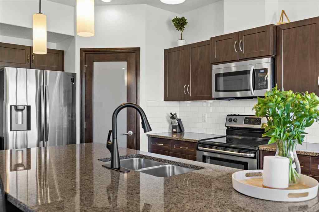 MLS® A2259881 - 195 Hillcrest Circle SW in Hillcrest Airdrie, Residential