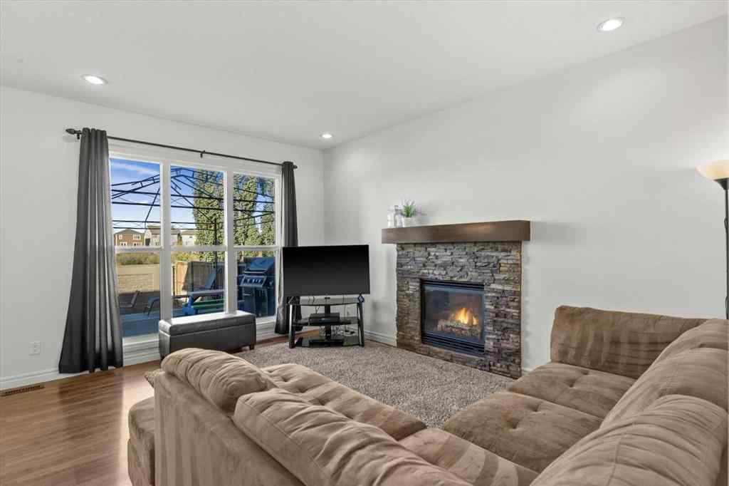 MLS® A2259881 - 195 Hillcrest Circle SW in Hillcrest Airdrie, Residential