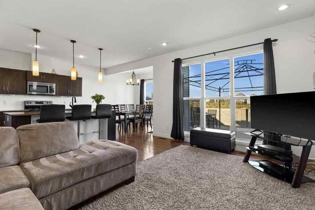 MLS® A2259881 - 195 Hillcrest Circle SW in Hillcrest Airdrie, Residential