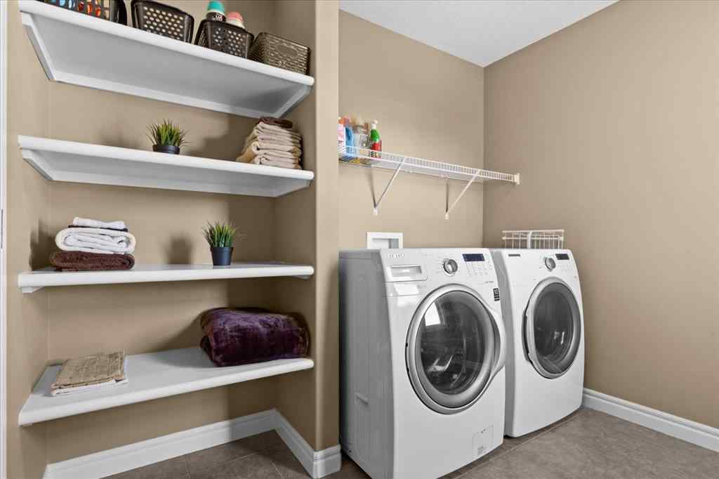 MLS® A2259881 - 195 Hillcrest Circle SW in Hillcrest Airdrie, Residential