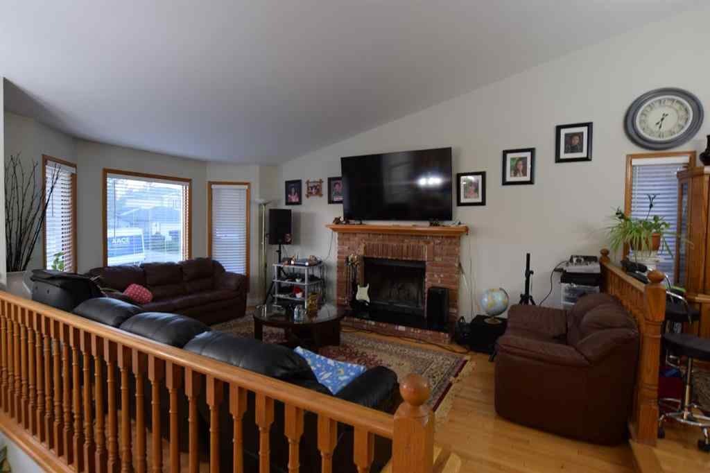 MLS® A2259886 - 94 Douglas Woods Close SE in Douglasdale/Glen Calgary, Residential