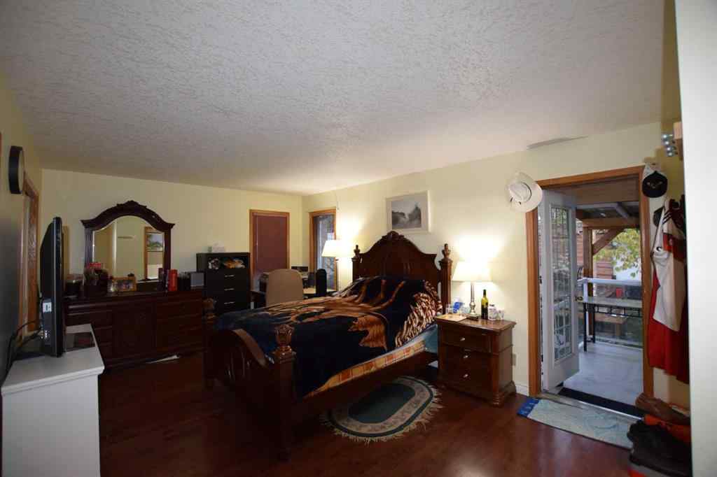 MLS® A2259886 - 94 Douglas Woods Close SE in Douglasdale/Glen Calgary, Residential