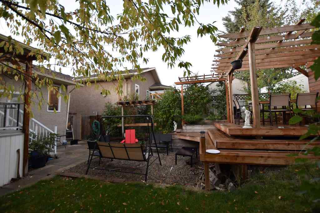 MLS® A2259886 - 94 Douglas Woods Close SE in Douglasdale/Glen Calgary, Residential