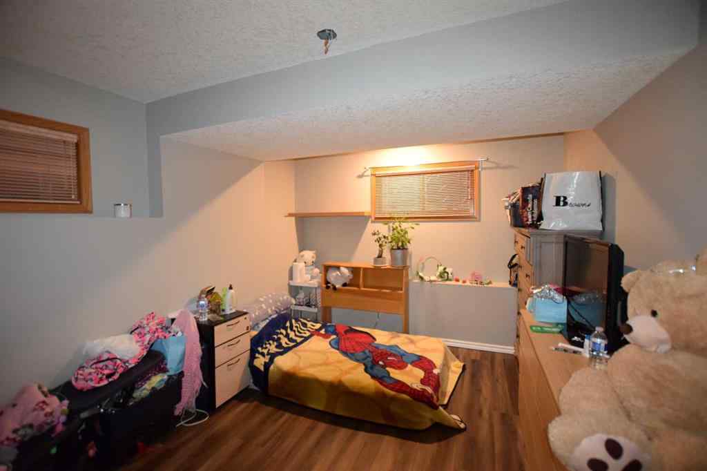 MLS® A2259886 - 94 Douglas Woods Close SE in Douglasdale/Glen Calgary, Residential