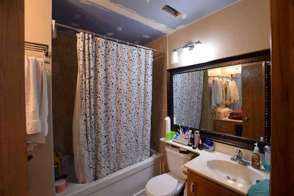 MLS® A2259886 - 94 Douglas Woods Close SE in Douglasdale/Glen Calgary, Residential