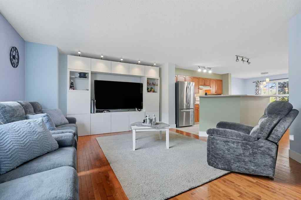 MLS® A2259893 - 215 Mckenzie Towne Gate SE in McKenzie Towne Calgary, Residential