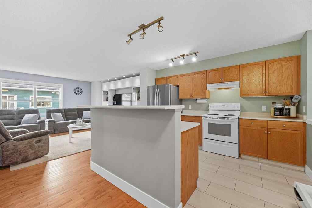 MLS® A2259893 - 215 Mckenzie Towne Gate SE in McKenzie Towne Calgary, Residential