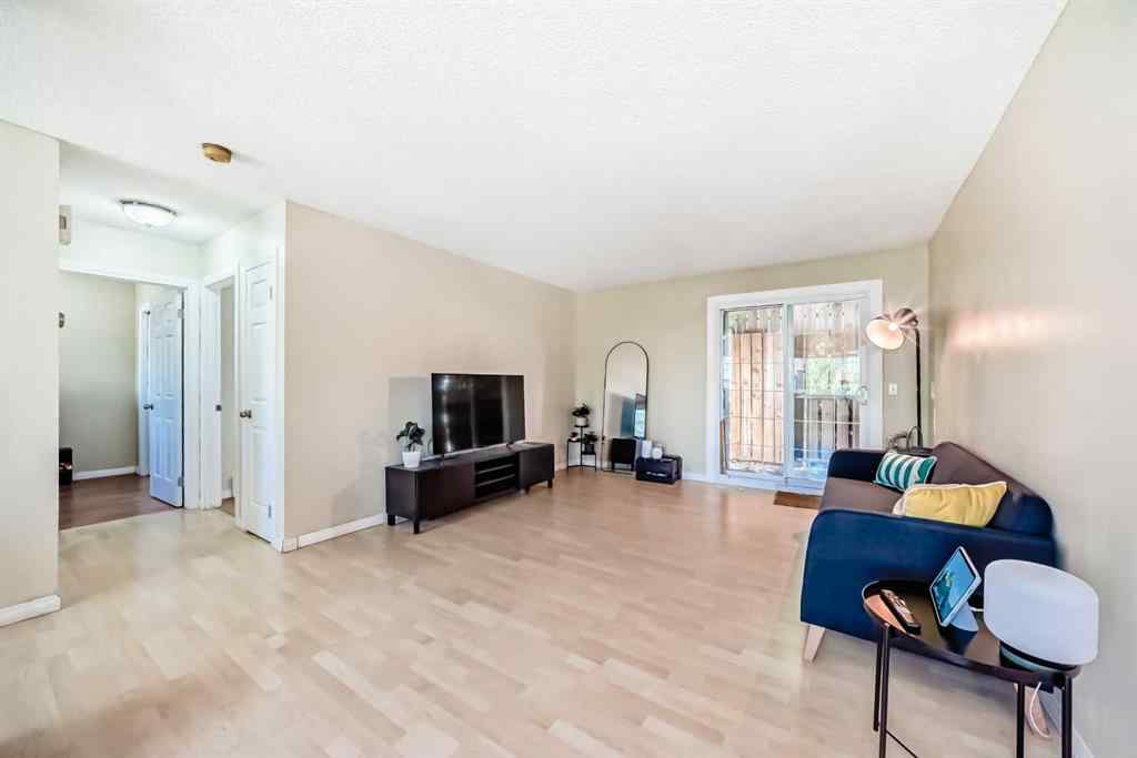 MLS® A2259913 - 31 Castleglen Crescent NE in Castleridge Calgary, Residential