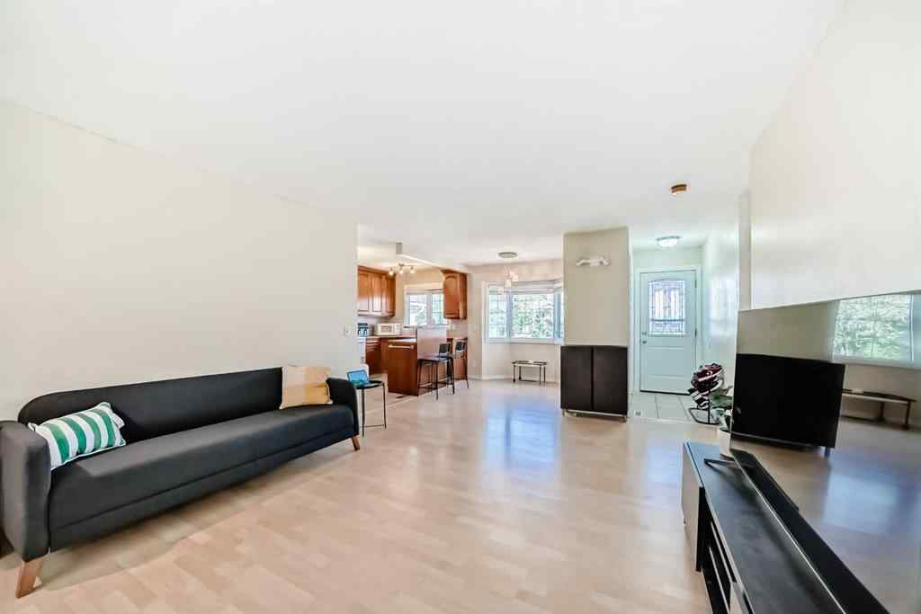 MLS® A2259913 - 31 Castleglen Crescent NE in Castleridge Calgary, Residential