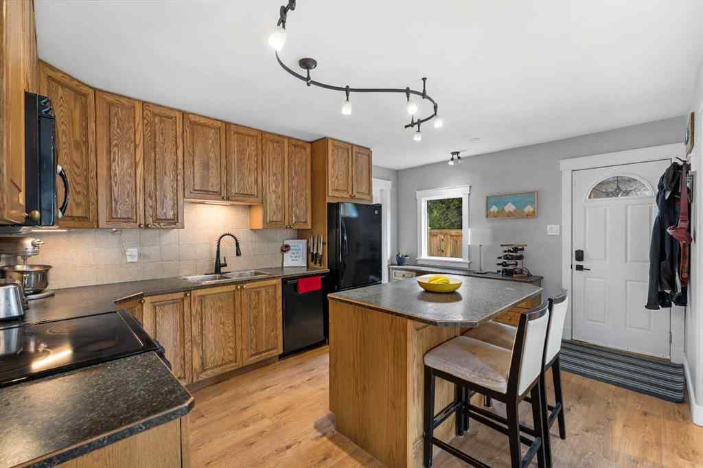 MLS® A2259936 - 8736 34 Avenue NW in Bowness Calgary, Residential