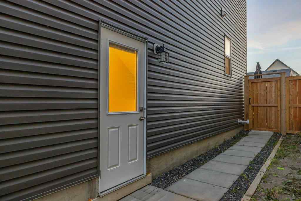 MLS® A2259938 - 425 South Point Glen SW in South Point Airdrie, Residential