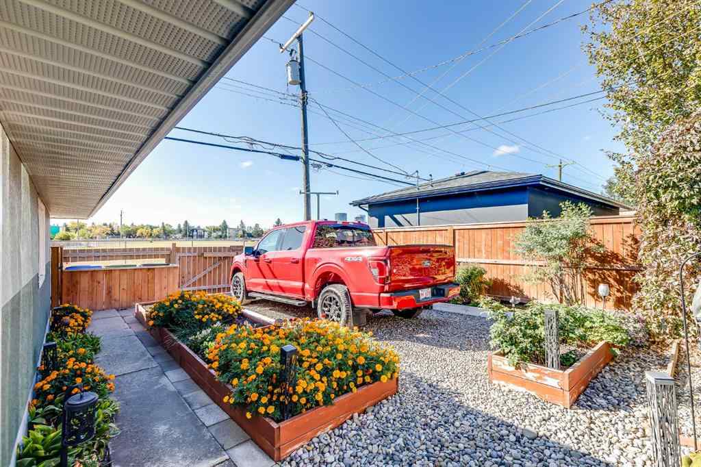 MLS® A2259956 - 955 15 Avenue NE in Renfrew Calgary, Residential