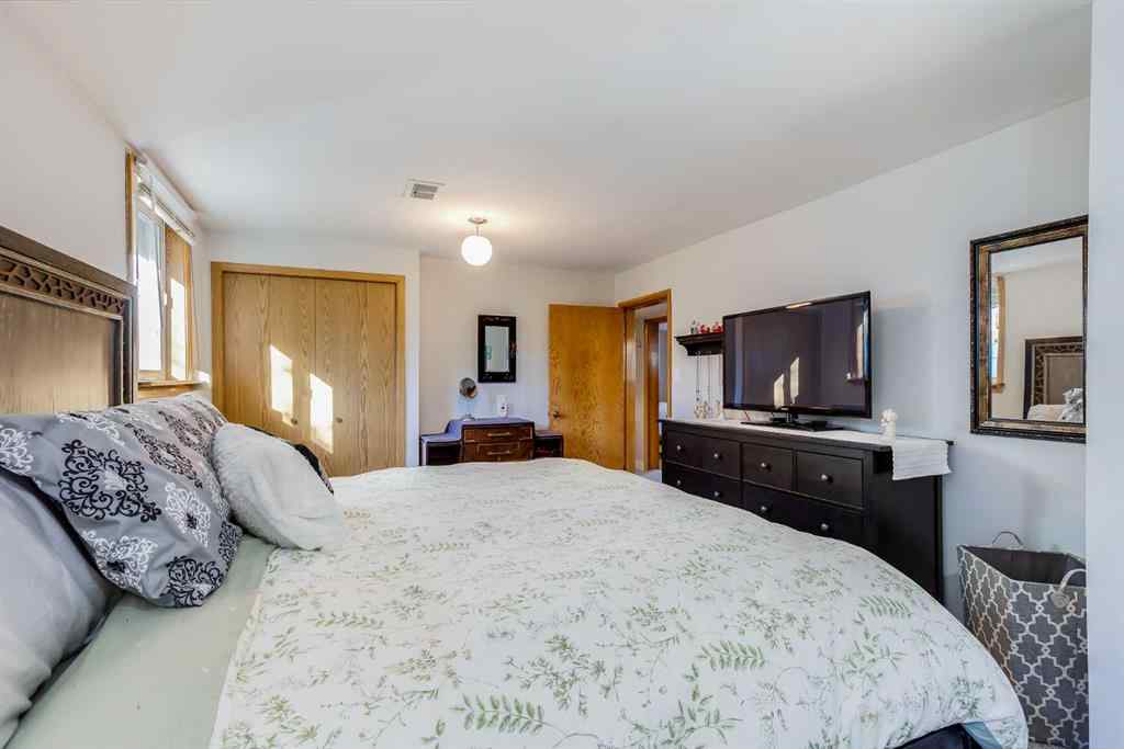 MLS® A2259956 - 955 15 Avenue NE in Renfrew Calgary, Residential