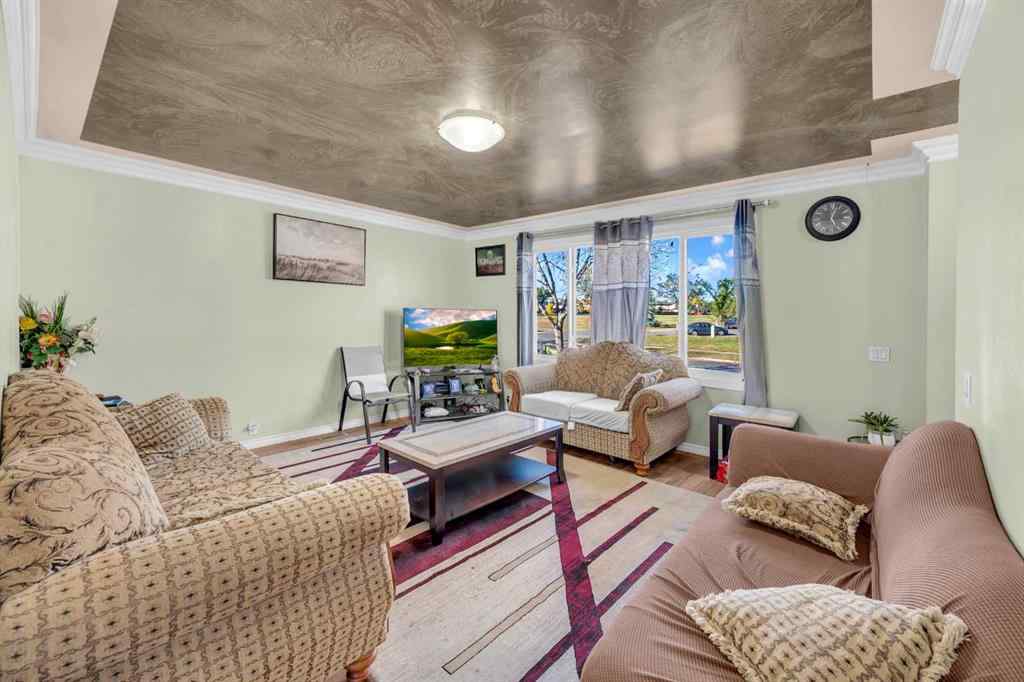 MLS® A2259961 - 1019 Falworth Road NE in Falconridge Calgary, Residential