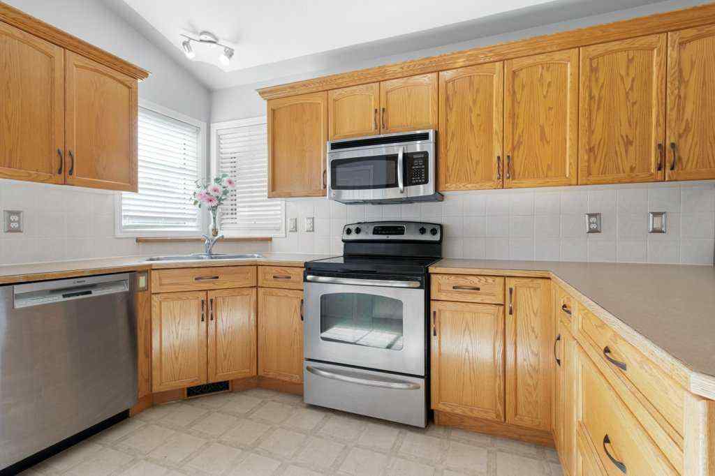 MLS® A2259967 - 23 Hunter Road  in Hewlett Park Sylvan Lake, Residential