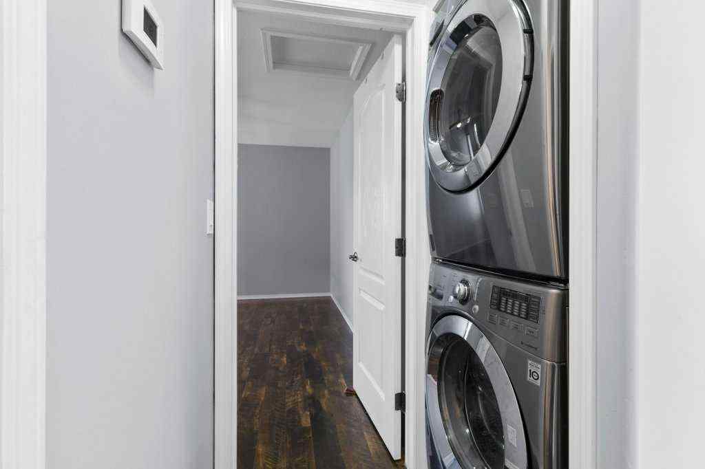 MLS® A2259967 - 23 Hunter Road  in Hewlett Park Sylvan Lake, Residential