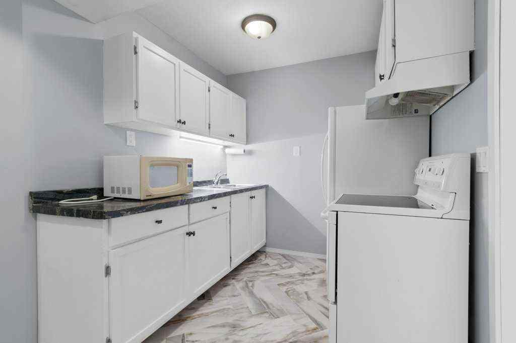 MLS® A2259967 - 23 Hunter Road  in Hewlett Park Sylvan Lake, Residential