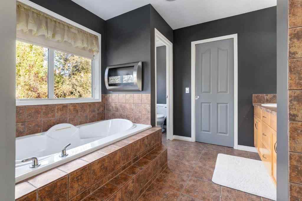 MLS® A2259983 - 10 Chapala Road SE in Chaparral Calgary, Residential