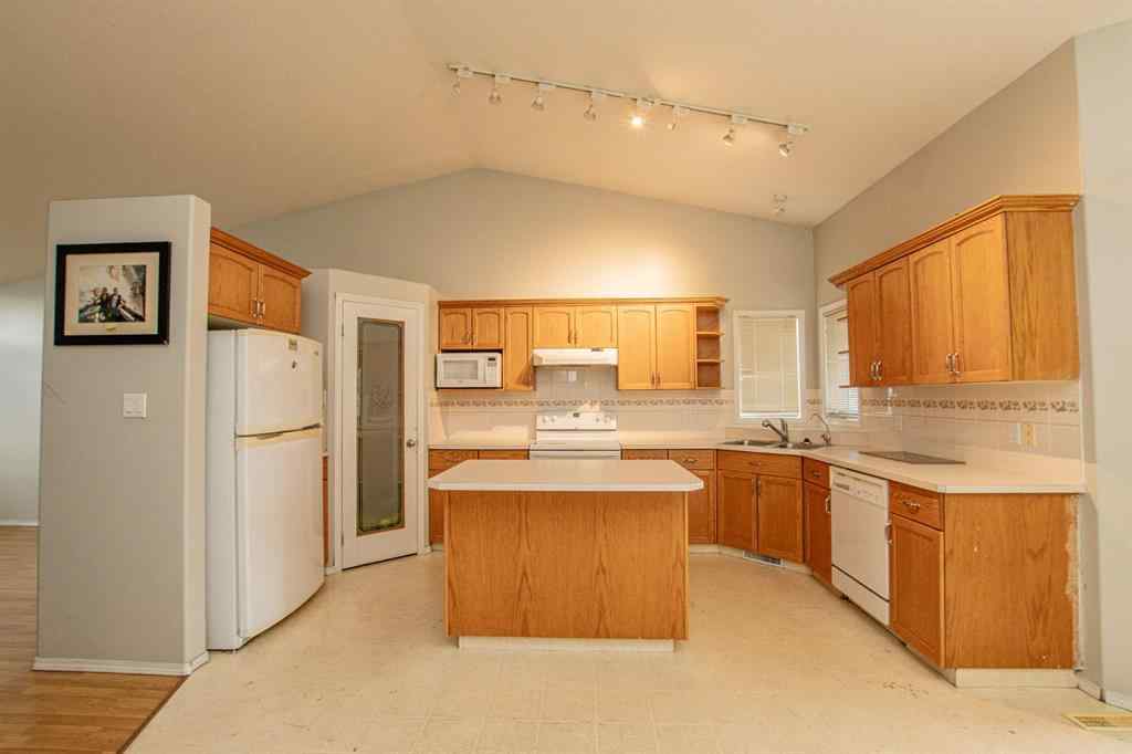 MLS® A2260007 - 8828 120 Avenue  in Crystal Lake Estates Grande Prairie, Residential