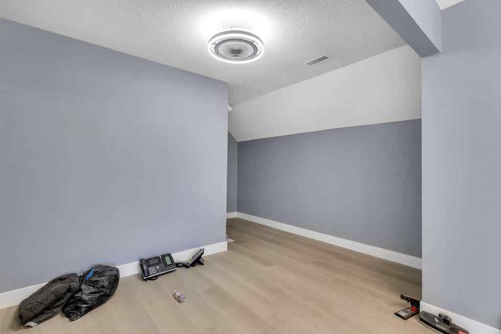 MLS® A2260051 - 635 35 Avenue NE in Greenview Industrial Park Calgary, Commercial