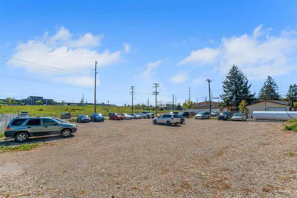 MLS® A2260051 - 635 35 Avenue NE in Greenview Industrial Park Calgary, Commercial