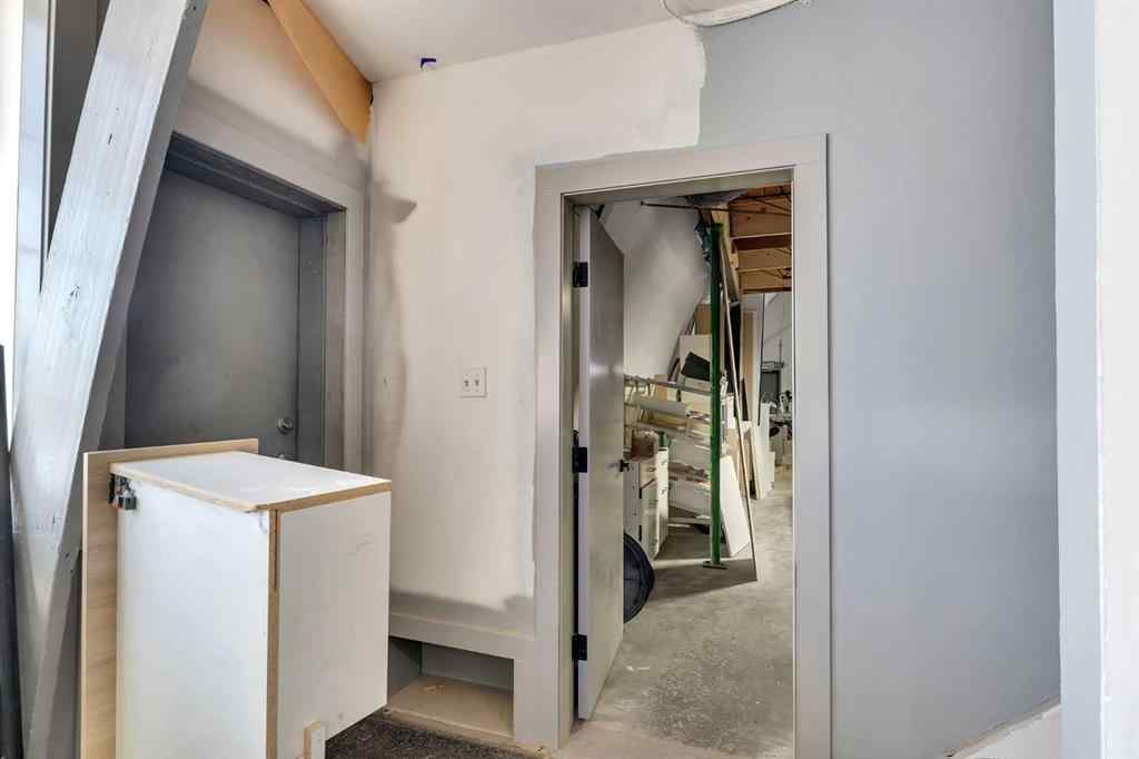 MLS® A2260051 - 635 35 Avenue NE in Greenview Industrial Park Calgary, Commercial