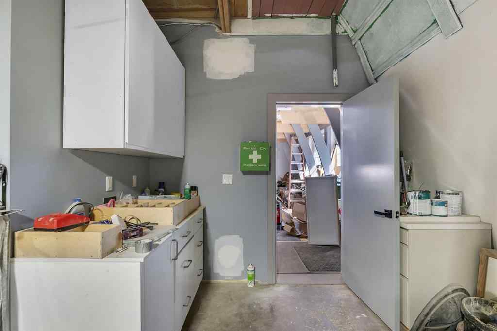 MLS® A2260051 - 635 35 Avenue NE in Greenview Industrial Park Calgary, Commercial