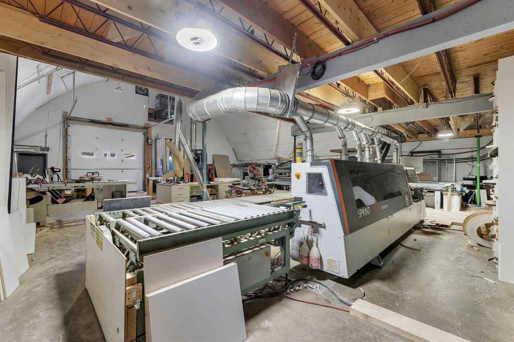 MLS® A2260051 - 635 35 Avenue NE in Greenview Industrial Park Calgary, Commercial