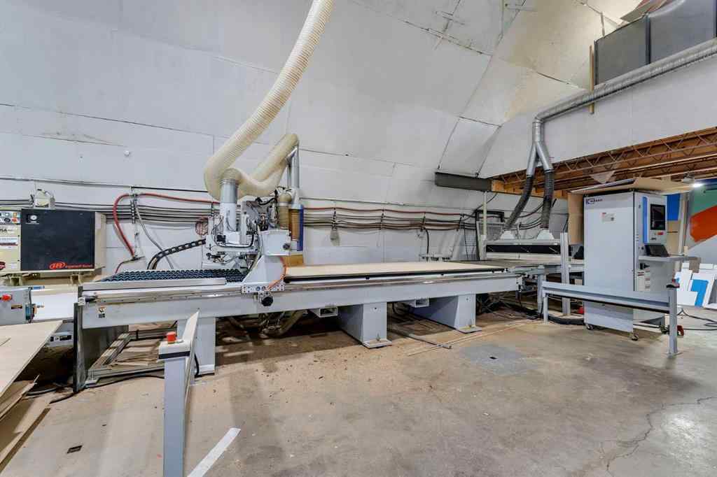 MLS® A2260051 - 635 35 Avenue NE in Greenview Industrial Park Calgary, Commercial